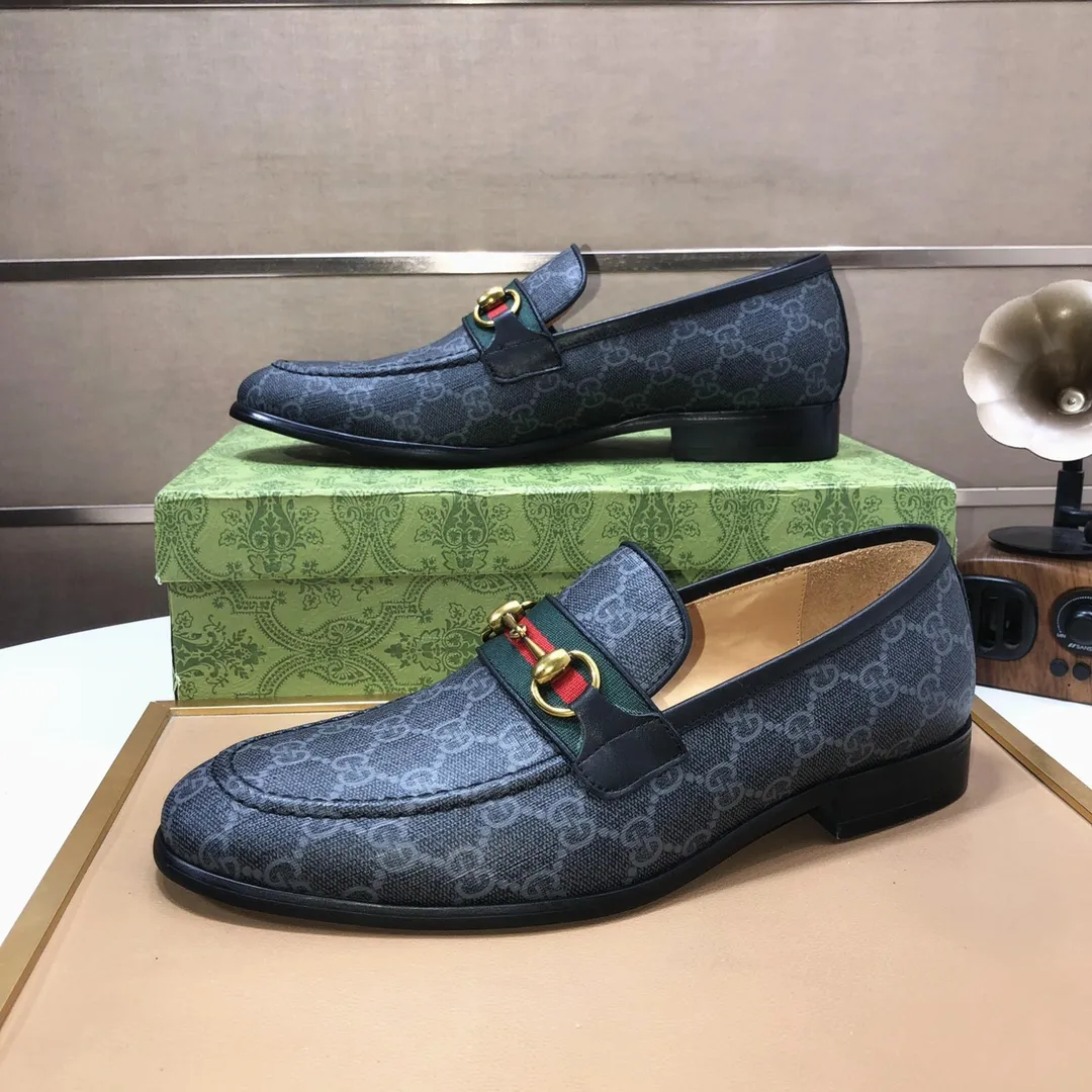 Men's shoes💰500💰Italy's top luxury men's shoe giant (GUCCI) (Gucci) (full cowhide lining) new arrival🍃Original European style🔰 Pleasant to the eye😍In order to make the shoes more durable and non-deformable🌀The production continues to follow traditional methods but there is still no lack of innovation💪Choose original sheepskin for the leather♻️ Smooth and natural And extra bright ⭐Made of imported cowhide, the first choice of rich people 38-45 (45 customized)